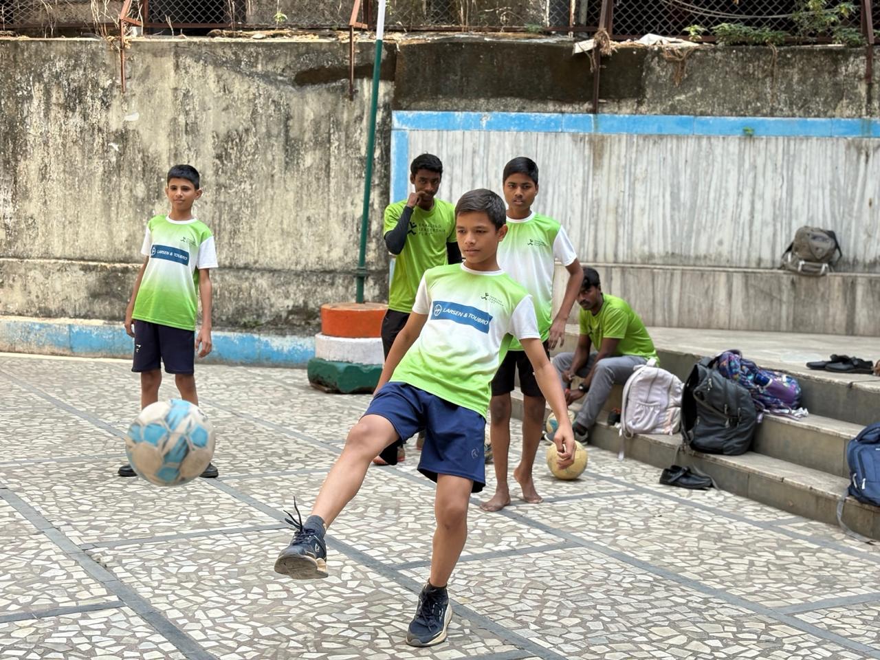 FOOTBALL — photo 8